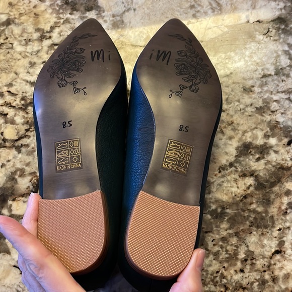 New in box!! Miim Blake Chevron Flat. - Picture 5 of 8
